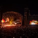 Lewis Capaldi emociona milhares de fãs em regresso marcante na Praia do Relógio