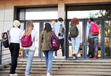 Ensino Secundário arranca a 21 de setembro para aliviar carga dos professores envolvidos nos exames